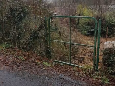 terrain dans petit village sud cantal