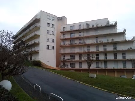 parking 15 m² saintes