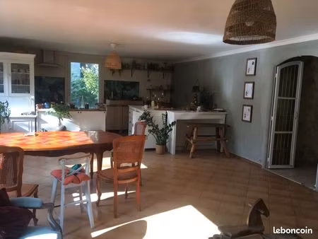 grande maison et dépendances sur 2 hectares