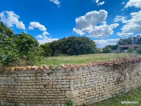 ? terrain constructible 1 040 m² à vergné (17330) avec bâtiment en pierre – proche surgère