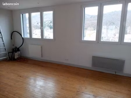 joli f3 centre ville massiac