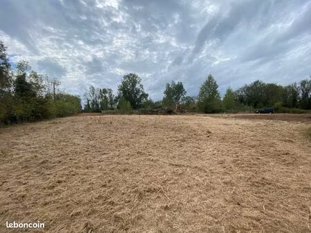 terrain 870 m² champniers