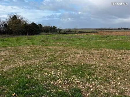 terrain 826 m² vervant