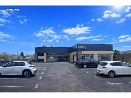 local commercial forte visibilité - parking