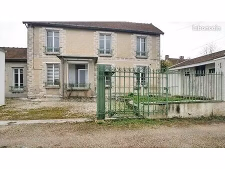 propriété 4 pièces 101 m²