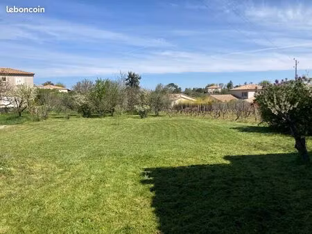 terrain constructible 820m2 saint paul le jeune