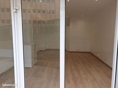 local centre ville ajaccio avec accès place de parking