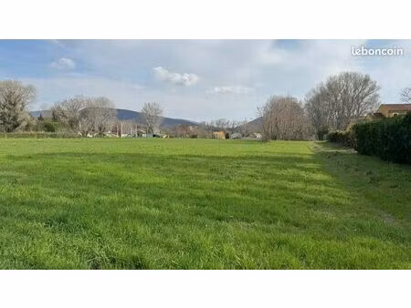 terrain 400 m² cruas