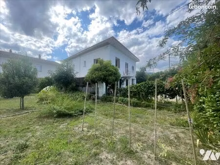 maison 6 pièces 145 m²