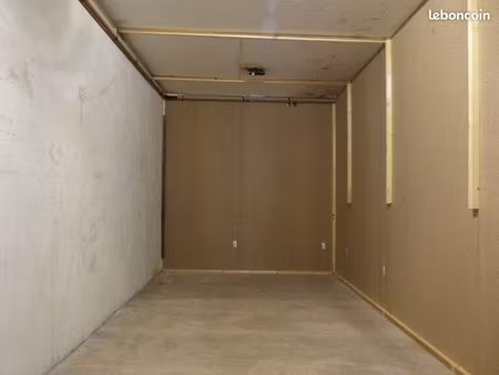 box pour entreposer meubles etc...