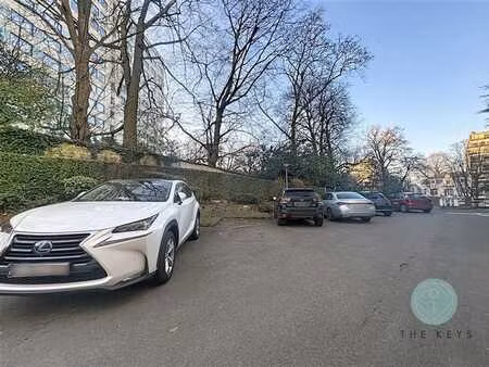 parking/emplacement extérieur