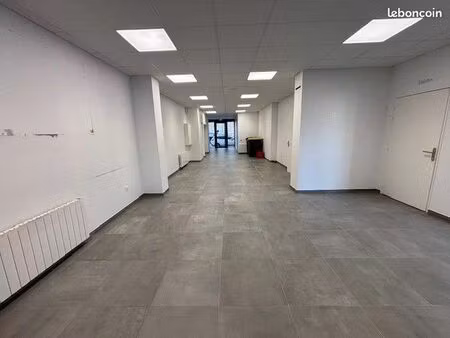 beau local commercial de 105 m2 sur axe principal