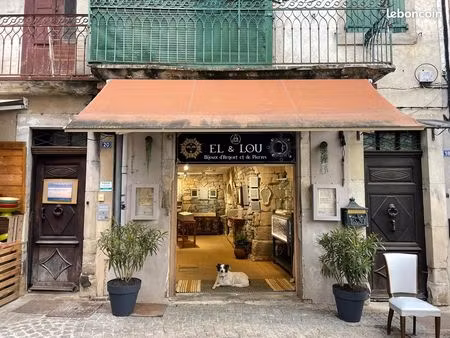 bail commercial  18 place du marché les vans