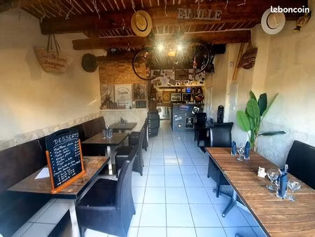 local commercial aux normes très bien placé