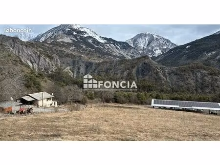 vallée de la haute bléone  maison avec terres agricoles hangar et serres