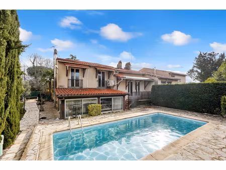 grande maison familiale 7 pièces avec piscine castelginest
