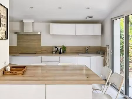 maison meublée – 4 chambres – 3 salles de bain – jardin – garage