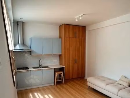 studio centre-ville proche place st nicolas