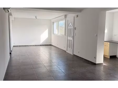 location appartement  88 m² t-3 à borgo  850 €