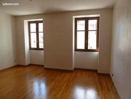 a louer t4 au centre du village