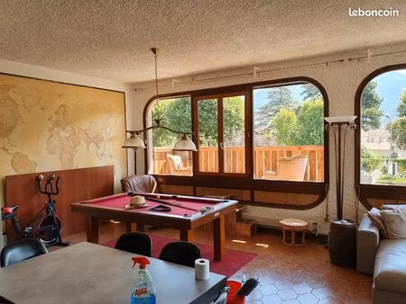 bâtisse 400 m2 au cœur d'embrun