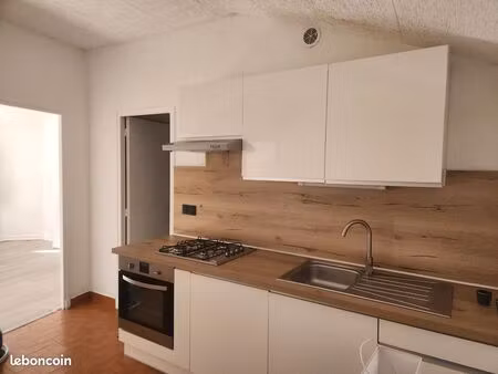 f2 centre ville d aubenas au calme