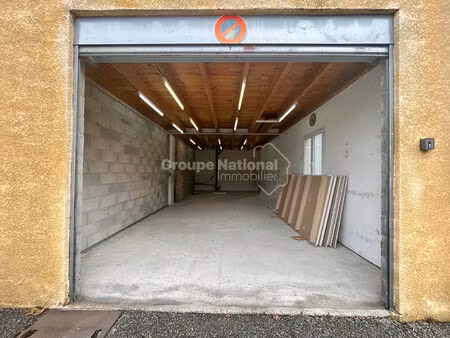 local commercial 43 m2 proche cv