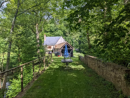 à vendre ancien moulin rénové avec 5 hectares de prés se