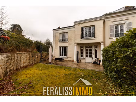 bien de caractère à pontoise