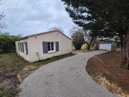 plain-pied de 75 m2  3 chambres  garage  jardin clos  quartier calme