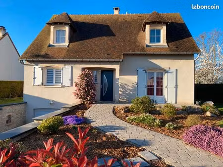 maison 6 pièces + bureau dans quartier résidentiel