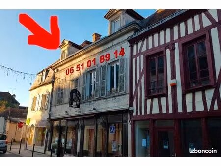 immeuble auxerre centre 5 lots 3 appartement a rénover + local bar loué