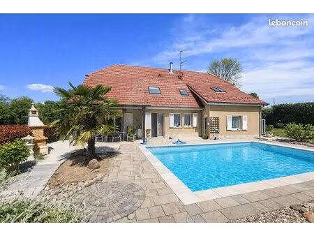 maison 7 pièces 198 m²