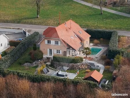 maison 7 pièces 198 m²