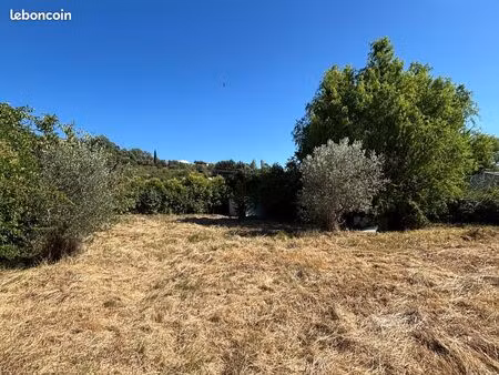 terrain 800 m² - pierrevert