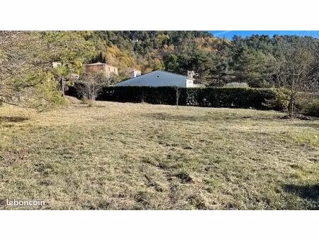 nouveau: très beau terrain constructible viabilisé levens