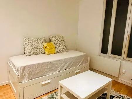 studio 20m2 meublé entièrement rénové et équipé. 93200 saint-denis - métro carrefour pleye