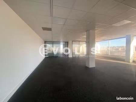 bureaux 251 m²