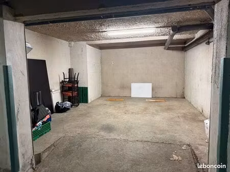 grand garage 33m2 quai vallière