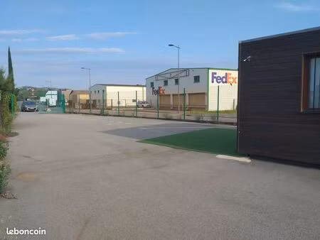 local bureau30m2+terrain750 m2 goudroné