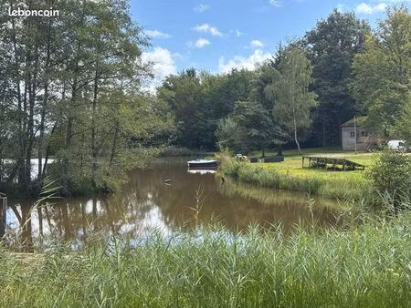 étangs avec chalets