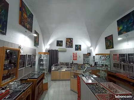 local commercial 75 m² + cave 70 m² – climatisé – emplacement n°1 – centre limoux – sans f