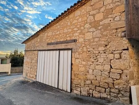 parking/box 1 pièce 80 m²