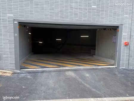 location parking souterrain avec vidéosurveillance limite nanterre / puteaux pour 79 euros