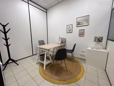 a saisir  bureau individuel équipé