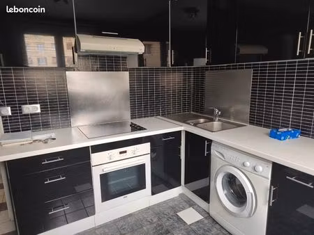 f2 a vendre près des commerces et les écoles