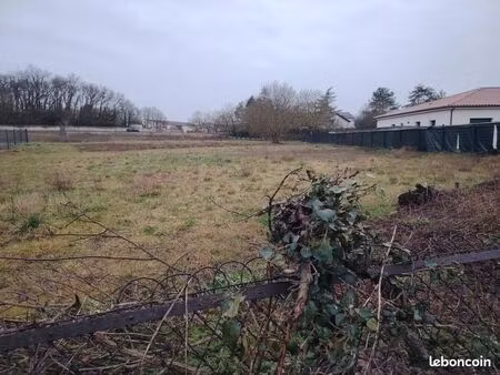 terrain 1 425 m² neuville de poitou