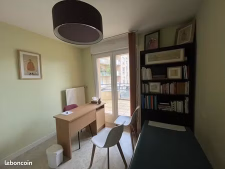 bureaux  autos 65 m²