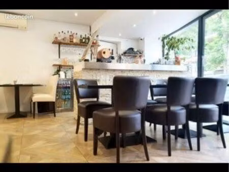 restaurant 120 m² – bail tout commerce – loyer 1 200 – urgen