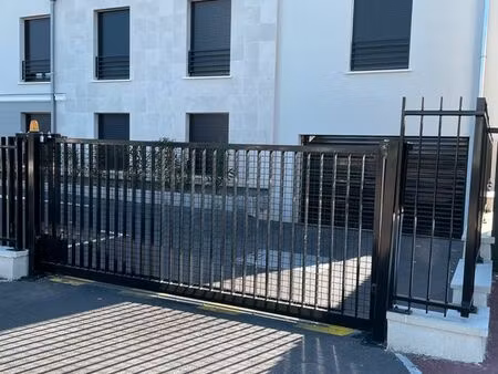 parking sécurisé en sous-sol  à deux pas de la gare